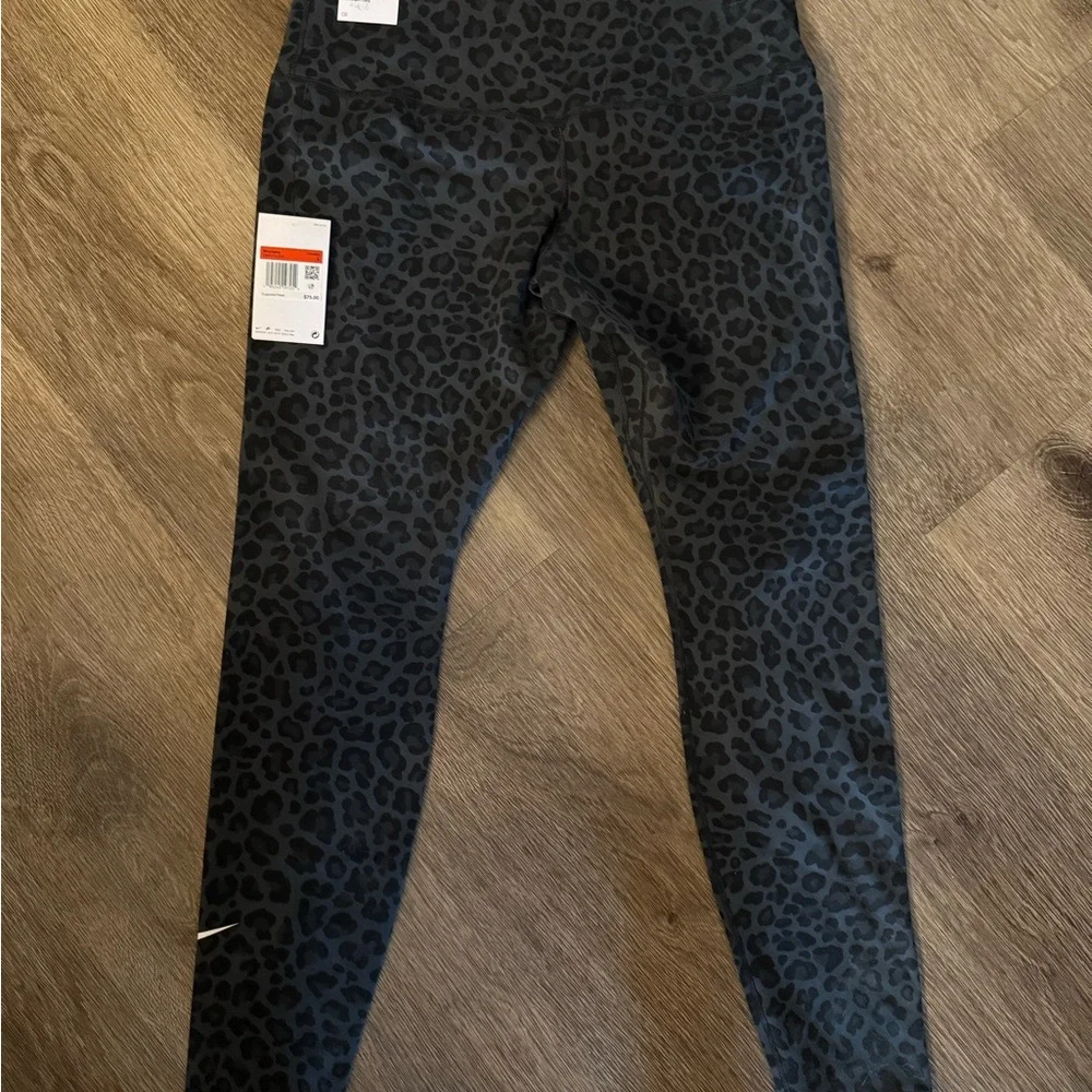 Nike Black Leopard Print Leggings - Picture 3 of 3